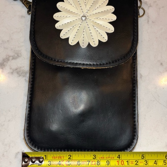 Daisy Phone Touch Screen Women’s Crossbody Purse - Picture 7 of 9